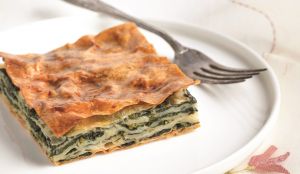 Layered-Pastry-with-Spinach-(Ispanaklı-Börek)-(2)